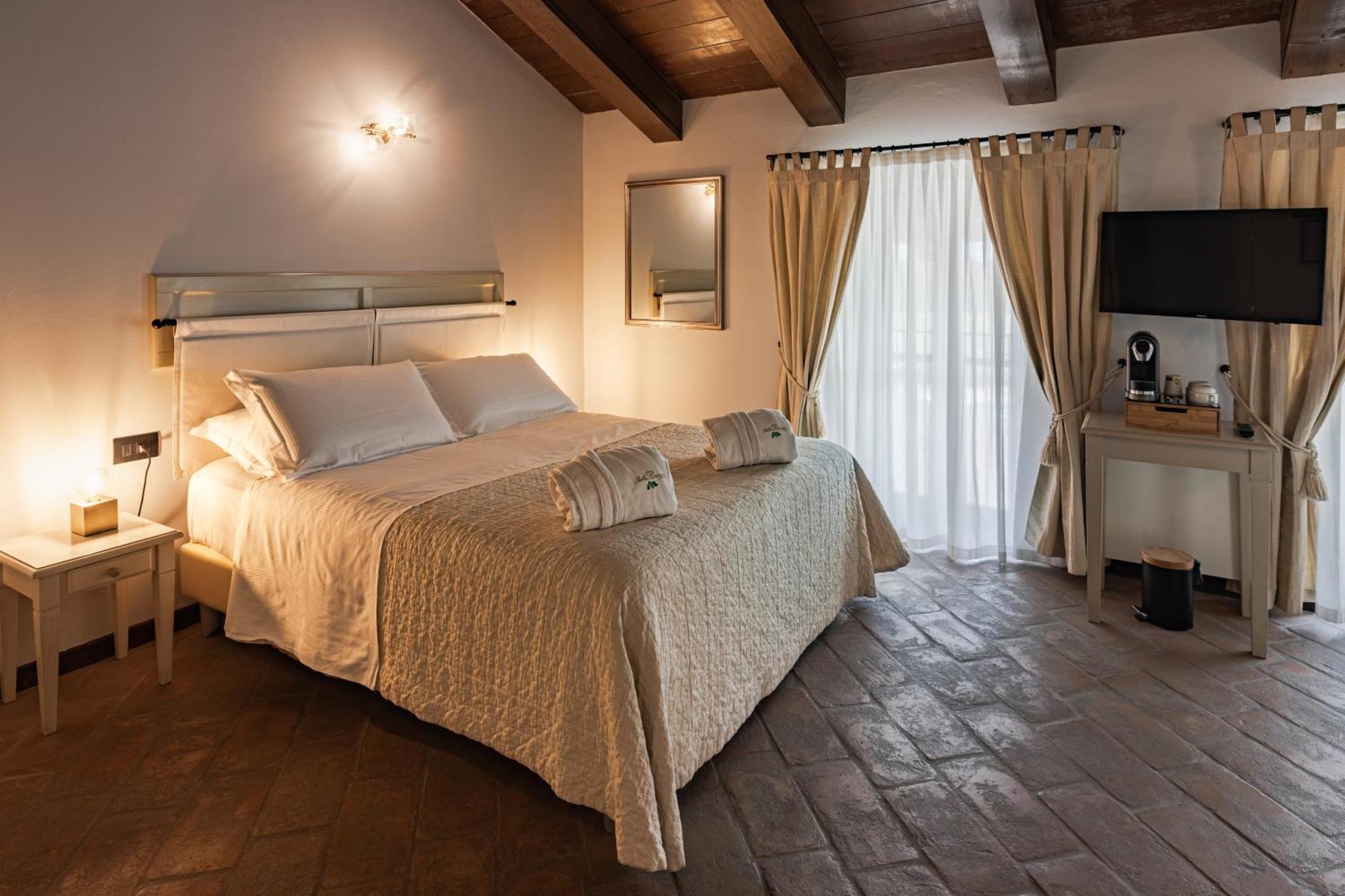 Relais Bella Rosina Pool & Spa La Cassa Екстер'єр фото