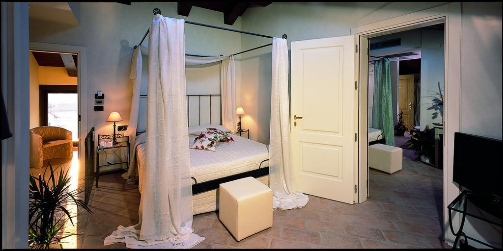 Relais Bella Rosina Pool & Spa La Cassa Екстер'єр фото